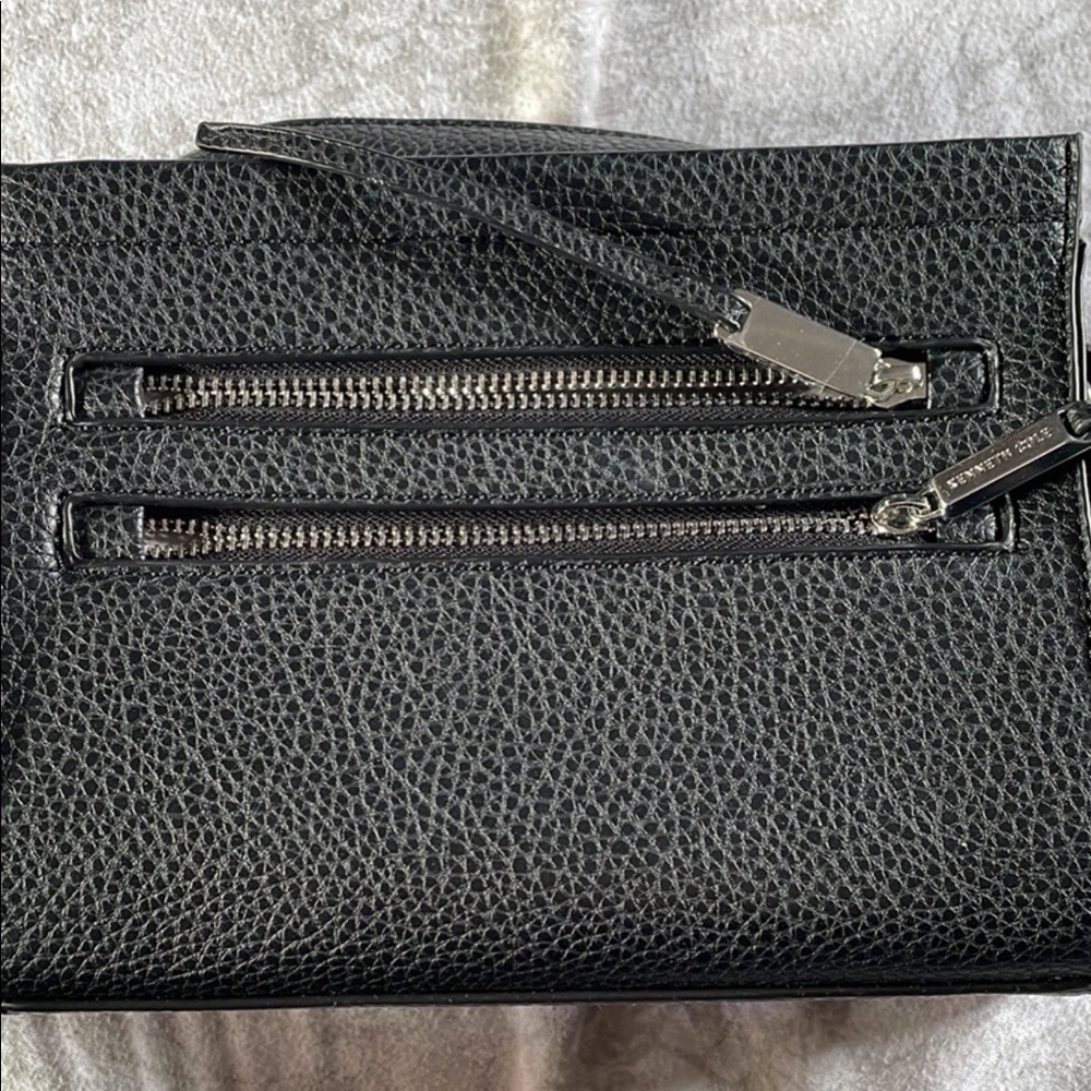 Been used once! Lots of pockets and very soft leather